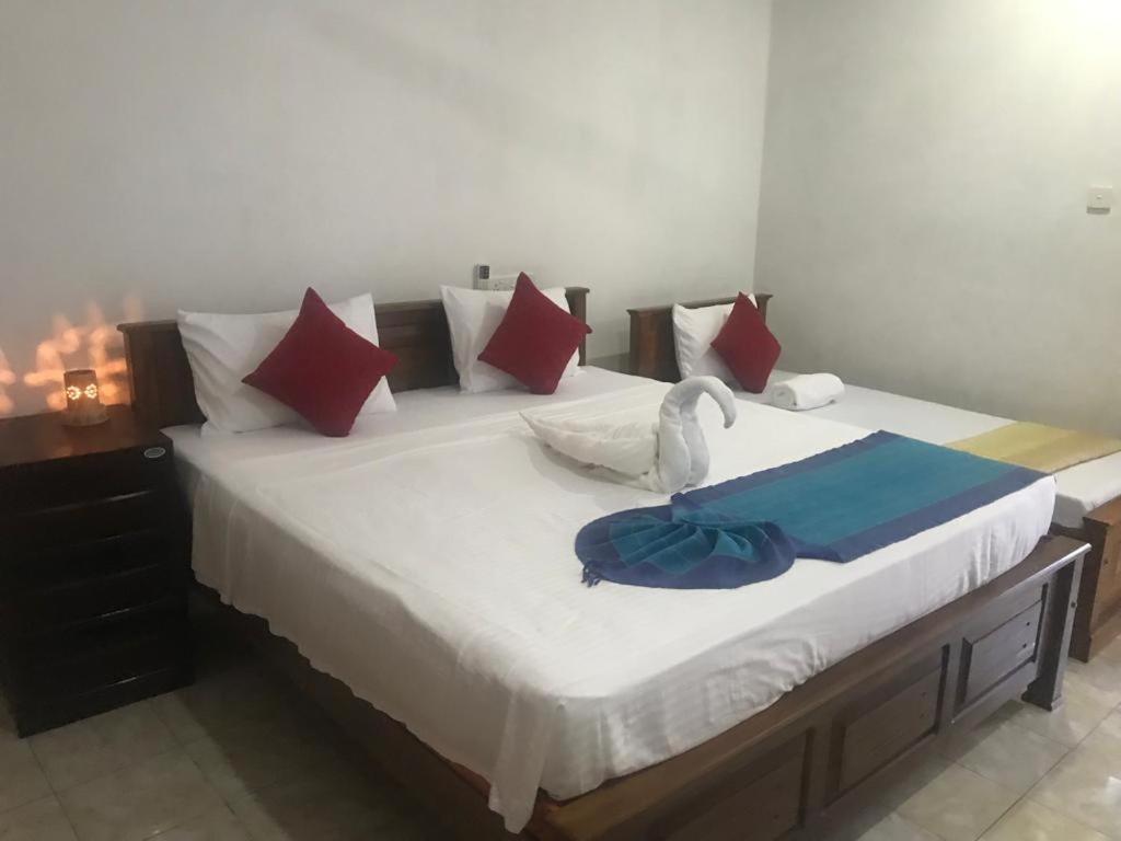 Tamaro Beach Resort Hikkaduwa Exterior photo